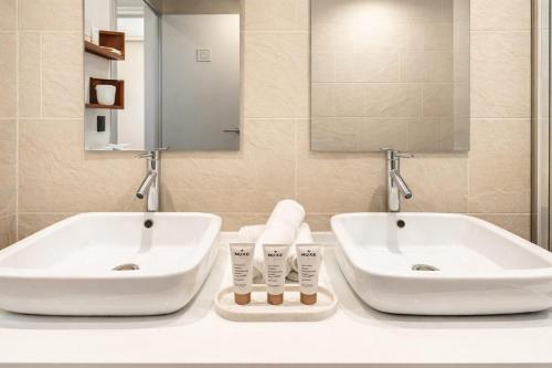 Eiffel Tower - Premium apartment for 6 with lift - image 8