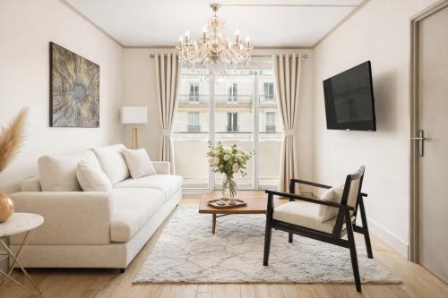Eiffel Tower - Premium apartment for 6 with lift - main image