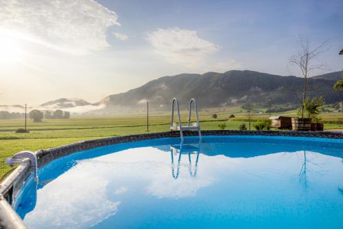 WINERY AND APARTMENTS MAROF in Podsreda