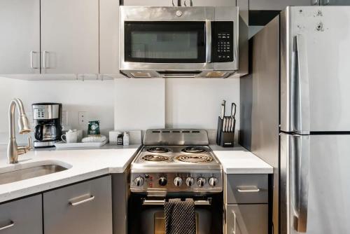 Chic Condo Close to Everything No 211 in Cedars