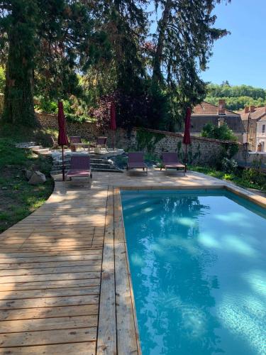 le relai des favorites in Thizy-les-Bourgs