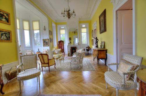 le relai des favorites in Thizy-les-Bourgs