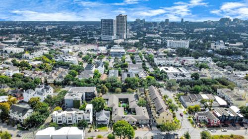 Surrounding environment, Hyde Park in Houston