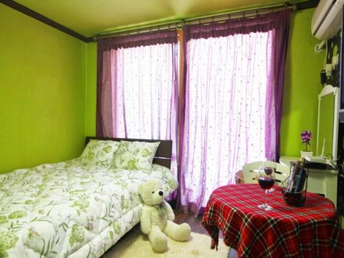 room detail thumbnail 2