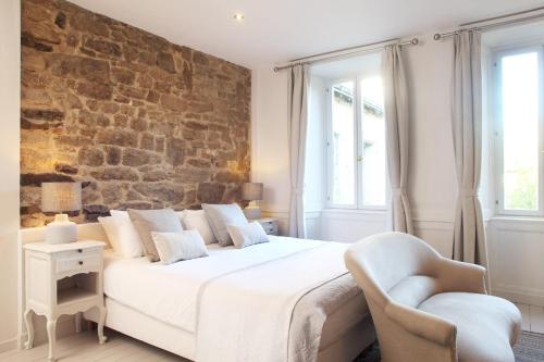 Aux Sabots Rouges Room Type - Deluxe Double Room