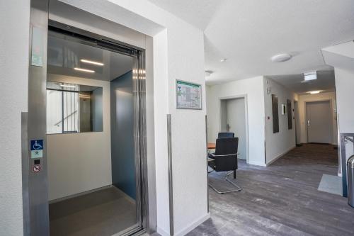 Aparthotel Neckartal - Premium Serviced Apartments mit je 2 Doppelzimmern - Highspeed-WLAN, 55'' Sma in Remseck am Neckar