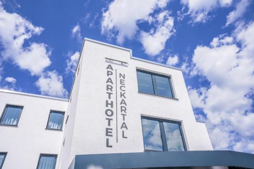 Aparthotel Neckartal - Premium Serviced Apartments mit je 2 Doppelzimmern - Highspeed-WLAN, 55'' Sma in Remseck am Neckar