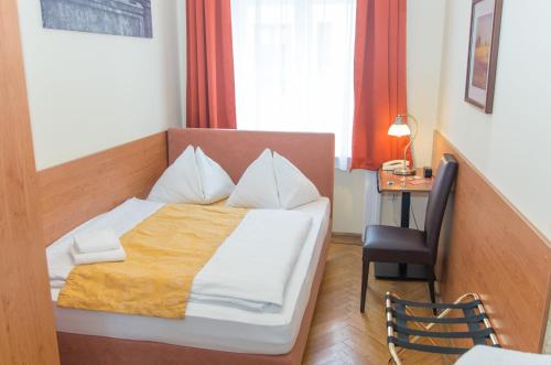 Pension Lehrerhaus Room Type - Small Double Room with Shared Bathroom