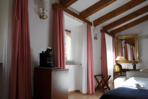 Triple Room image 5