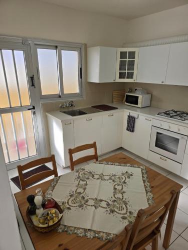 Indie little house in Kato Polemidia