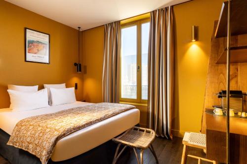 room detail thumbnail 1