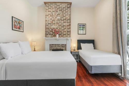 Classy Upscale Villa Perfect Uptown Location - image 7