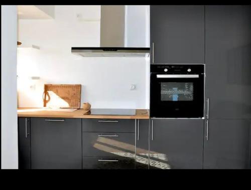 Large 4 bedroom equipped flat