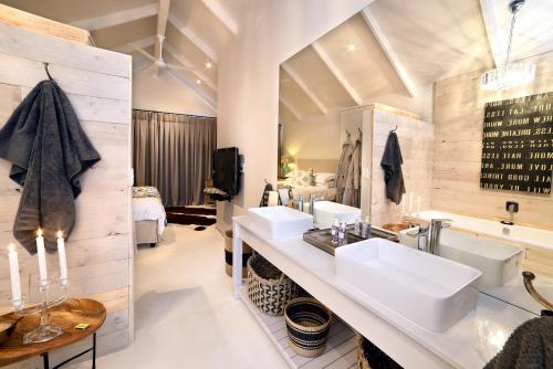 淋浴間, The Boat Shed by The Oyster Collection in 肯頓海