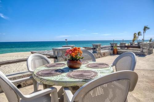 Beautiful Beach House Right on the Sea of Cortez in Buena Vista