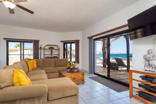 Beautiful Beach House Right on the Sea of Cortez in Buena Vista