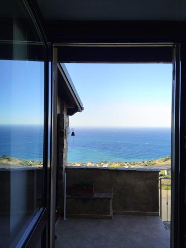 La grotta sul mare – khách sạn tại Costarainera