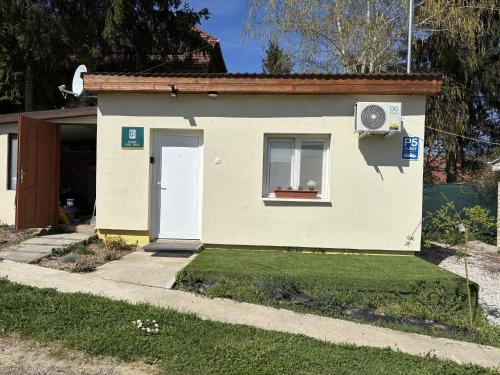 A szálláshely kívülről, Home for two in Igal
