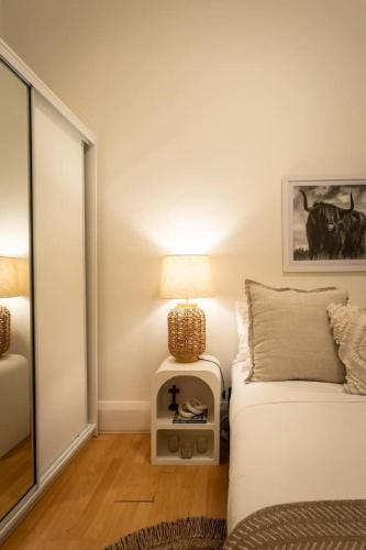 Modern 2BR Boho Apt - One Block From The Beach - image 12