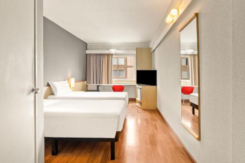 2 twin beds