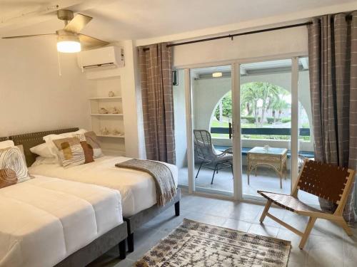 Renovated Pool View Townhouse in Nazareth