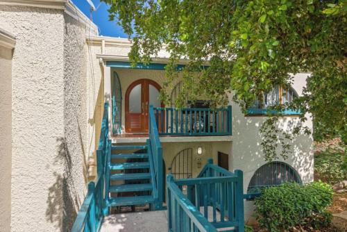 Renovated Pool View Townhouse in Nazareth