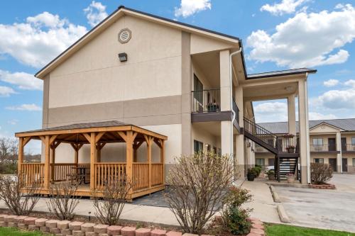 HiWay Inn Express - Kiowa in Kiowa, USA