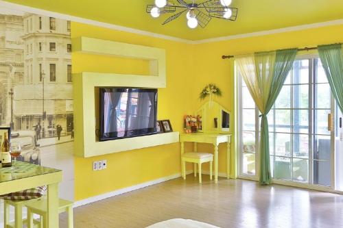room detail thumbnail 2
