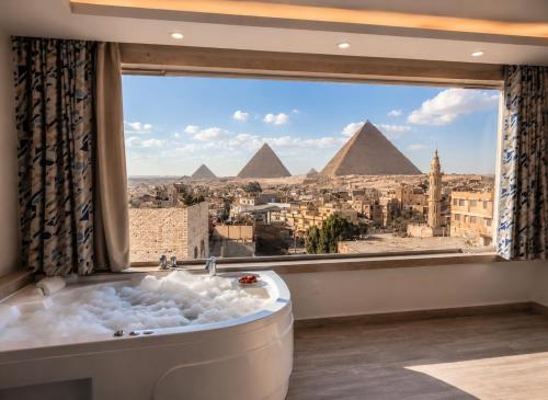 Pyramid Edge Hotel & Exclusive Pyramids View Rooftop - Giza