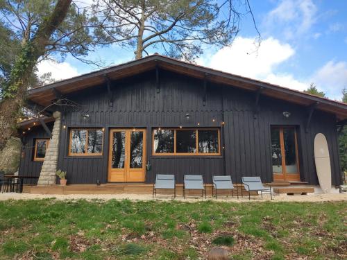 Villa surf-yoga with private lush garden & sandy stream in Mezos
