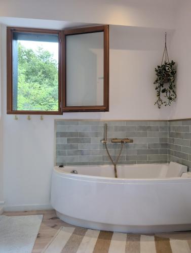 Villa surf-yoga with private lush garden & sandy stream in Mezos