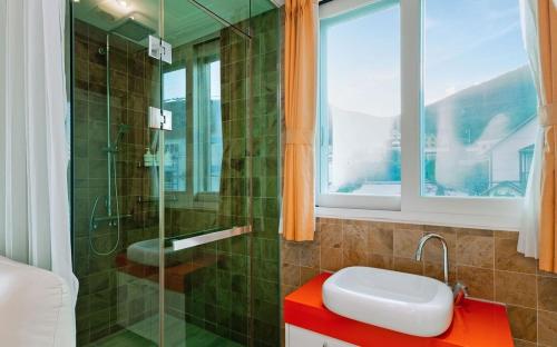 room detail thumbnail 2