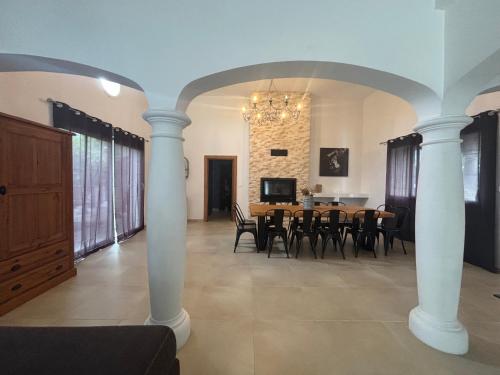 Iekārtas, Bienvenue a l hacienda in Magalas