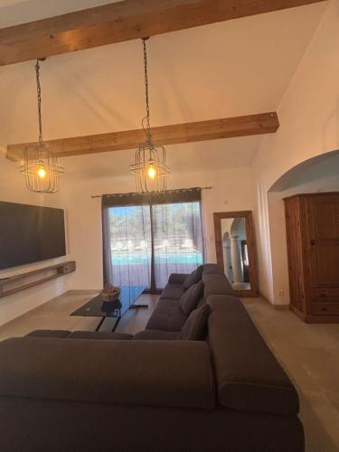 Koplietošanas atpūtas telpa ar TV, Bienvenue a l hacienda in Magalas