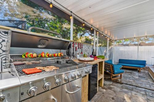 Clearwater Beach House - Heated Pool - Hot Tub in Largo, USA