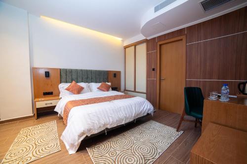 Barkat hôtel (Barkat hotel) in Baraki
