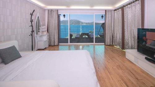 The South Sea, SPA Hill pension near Sangju Beach
