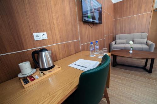 Barkat hôtel (Barkat hotel) in Baraki