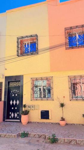 يطلب عقد الزواج بالنسبة للمغاربة A marriage certificate is required for in Ghazoua