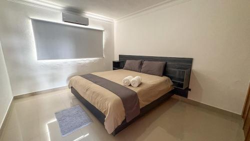 Modern Poolside Apartment Near the Beach - image 5