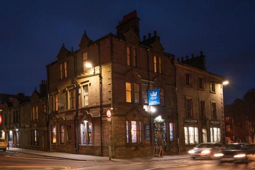 The Royal Hotel and Bar - image 3