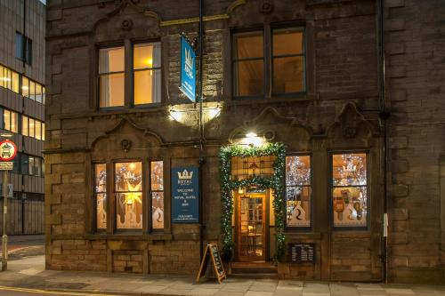 The Royal Hotel and Bar - image 2