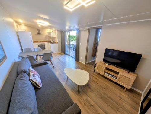 Mobile Evasion OKPL Chalet vue mer in Le Dramont