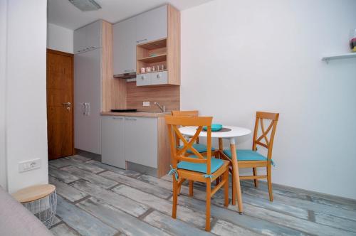 Capri apartments in Donji Stoliv