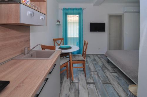 Capri apartments in Donji Stoliv