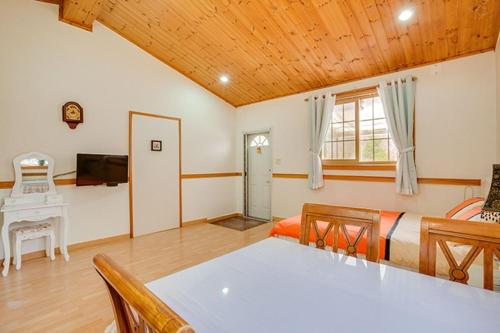 Yangpyeong Sanneomeo Pension in Okcheon-myeon