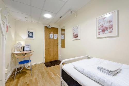 City Hostel - image 2