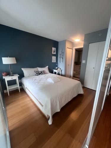 Vancouver Condo-Park-Walk to Stadium-Sleeps 4 — other in 718 Main Street 202, Vancouver Canada, V6A 2V7