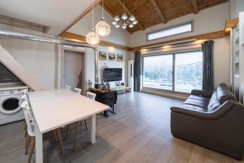Yeoncheon Shineunsigan Pension in Baekhak-myeon