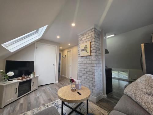 Bright & Updated 1BR in the heart of Levittown in Plainedge (NY)